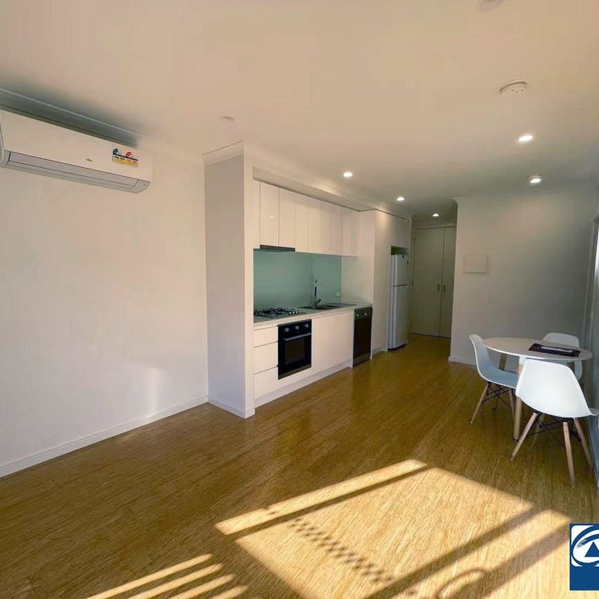 Close to Deakin Uni - 2 Bedrooms, 2 Toilets, 1 Car space - Photo 1