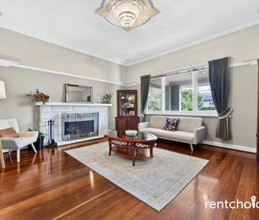 Spacious Character Family Home with Pool - Photo 4