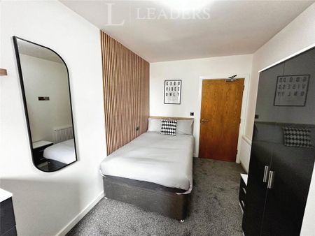 7 bedroom flat to rent - Photo 4