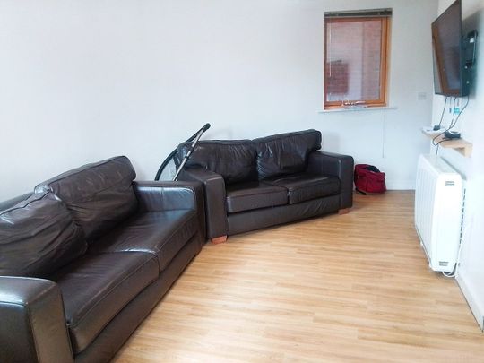 5 Bed Flat, Mulberry Court, SO14 - Photo 1