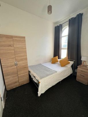 1 bedroom in a house share to rent - Photo 1