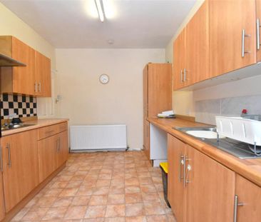 3 bedroom semi-detached bungalow to rent - Photo 4