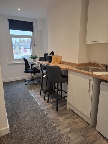 Room to let in newly refurbished HMO – Heneage Road - Photo 5