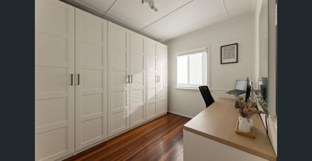 Charming 3 bedroom home with Spacious yard!!! - Photo 4