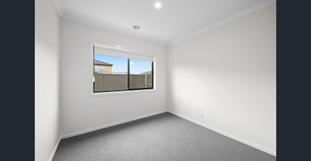 Spacious 4-Bedroom Family Home with Gardening included - Photo 5