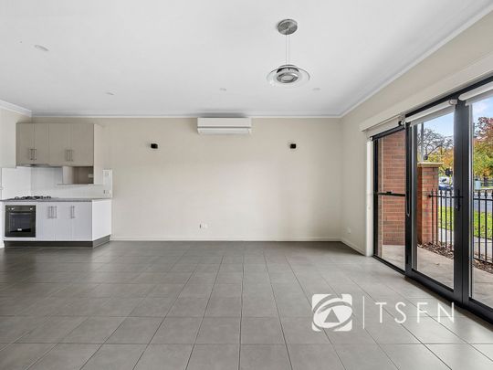 Premium Lifestyle Location - 5 Month Lease Only - Photo 1