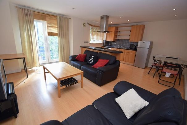 2 bedroom flat to rent - Photo 1