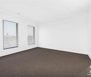 Easy Family Living in Riverwalk Estate - Photo 2