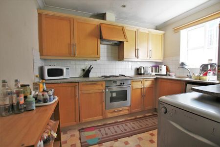 2 bedroom flat to rent - Photo 2