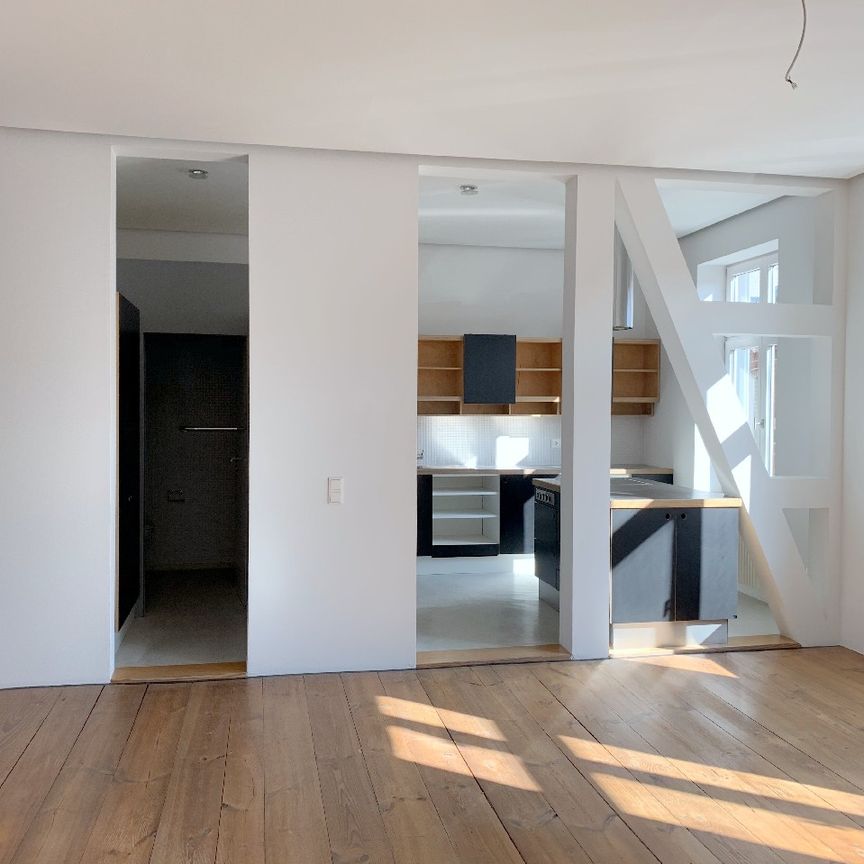 Große Maisonettewohnung mit Dachterrasse und Blick über den Dächern Schwerins - Photo 1