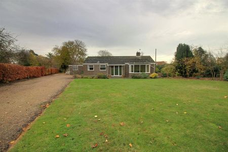 3 bedroom detached bungalow to rent - Photo 5