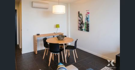Stylish 2-Bedroom Apartment with Resort-Style Facilities in South Yarra! - Photo 3