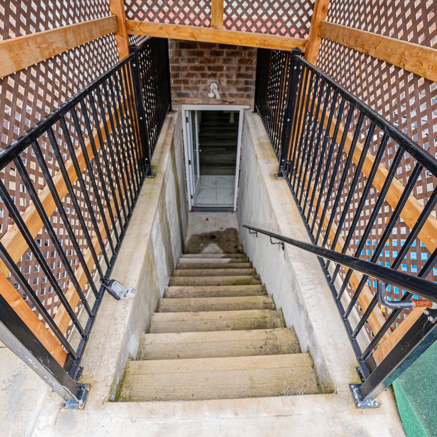 For Lease - 19 Boat Street, Brampton, Ontario - Photo 1