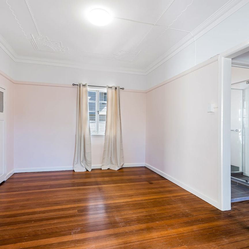 CITY-FRINGE LIVING & UPDATED - Photo 1