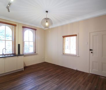 Charming Renovated Apartment in Paddington - Photo 1