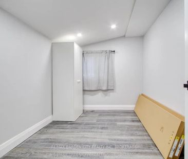 7 MAPLECREST Avenue #UPPER - Photo 5