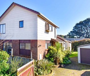 Spacious 4 Bed Family Home Ultimate Conve... - Photo 5