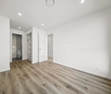 Stunning Duplex Home with Ducted Air & Alfresco - Photo 6