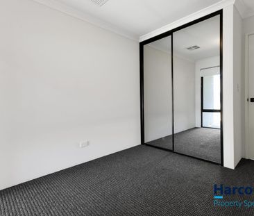 Near-New, Stylish & Beach-Close - Photo 2