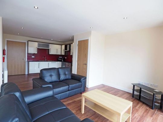 3 bedroom flat to rent - Photo 1