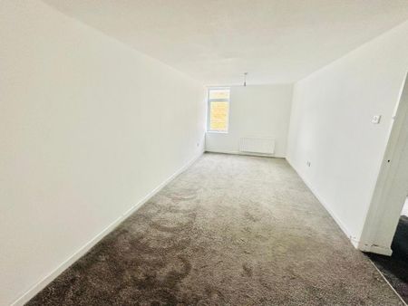 3 bedroom flat to rent - Photo 2