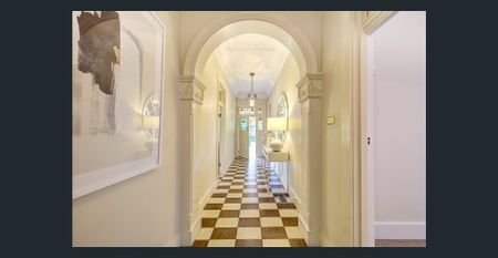 Grand family estate of timeless elegance - Photo 2