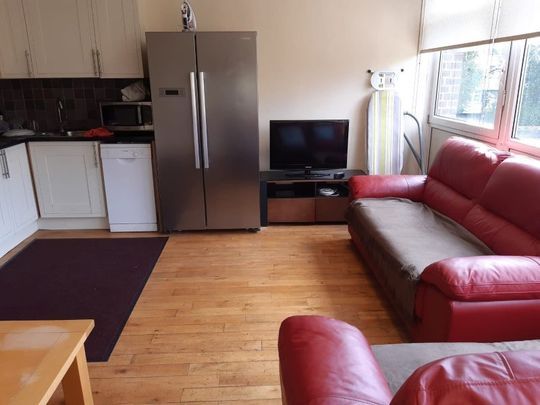 Room in a Shared House, Rayners Road, SW15 - Photo 1