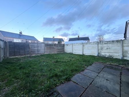 3 bedroom end of terrace house to rent - Photo 3