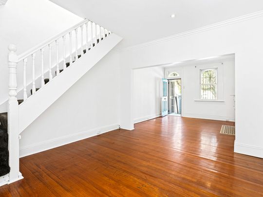 Victorian terrace with a separate studio - Photo 1