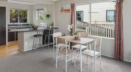 Cosy in Cheltenham - Photo 2