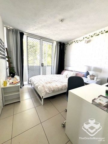 2 Bedroom Furnished Apartment with Carpark - Photo 3