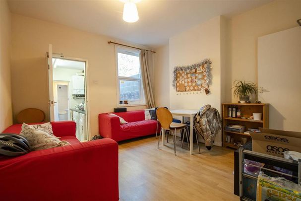 6 bedroom house to rent - Photo 1