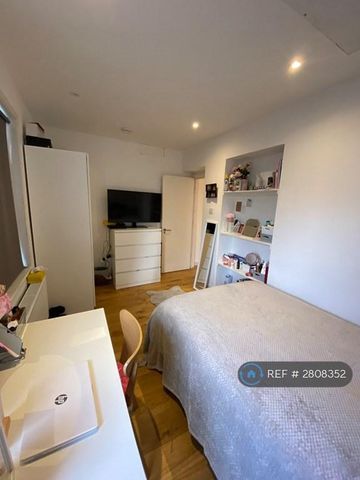 3 bedroom flat to rent - Photo 5