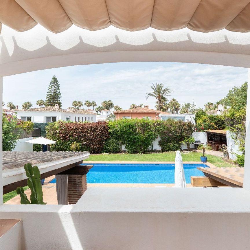 Detached Villa in Marbella - Photo 1