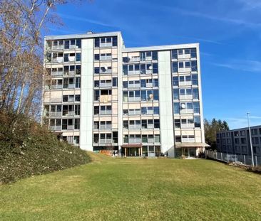 "Grossräumige, helle Wohnung mit Balkon und herrlicher Aussicht" - Photo 3