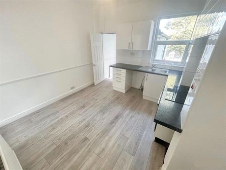 2 Bed Terraced House, Cowper Street, LU1 - Photo 2