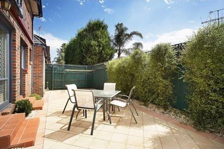 Caulfield North - Photo 3