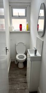 £575 PCM, All Bills and Wi-Fi Included, Furnished Room in a Shared House in Llanbleddian Gardens, Cathays, Cardiff CF24 4AT - Photo 3