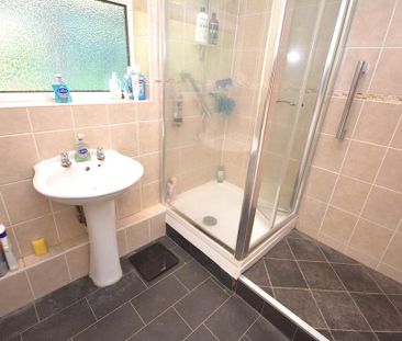 1 bedroom in a flat share to rent - Photo 6