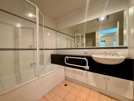 32/121 Rathdowne Street, Carlton VIC 3053 - Photo 5