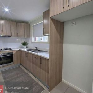 COZY FAMILY HOME IN CONVENIENT LOCATION! - Photo 2