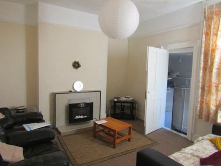 3 bedroom flat to rent - Photo 5