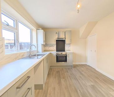 3 bedroom semi-detached house to rent - Photo 5