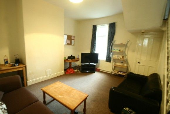 4 Bed - Chillingham Road, Heaton - Photo 1