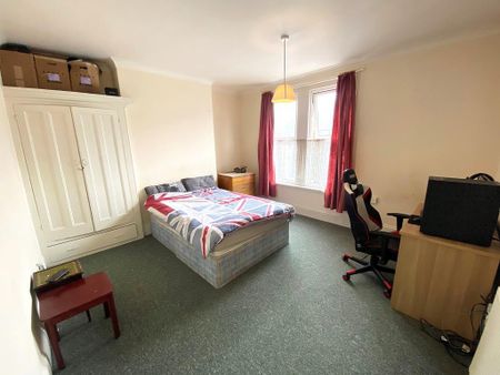 4 bedroom terraced house to rent - Photo 3