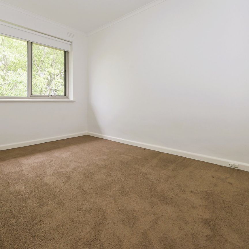 Spacious 2-bedroom apartment in prime location - Photo 1