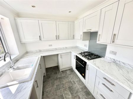 2 bedroom semi-detached house to rent - Photo 4