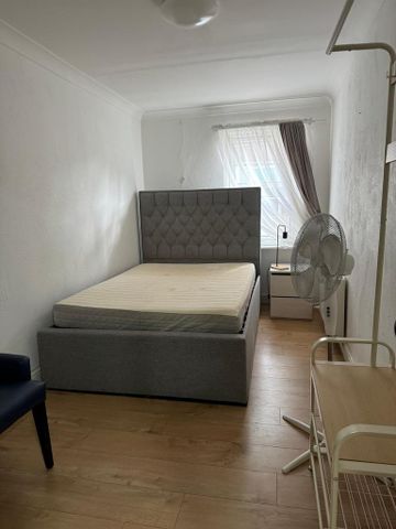 3 bedroom apartment to rent - Photo 3