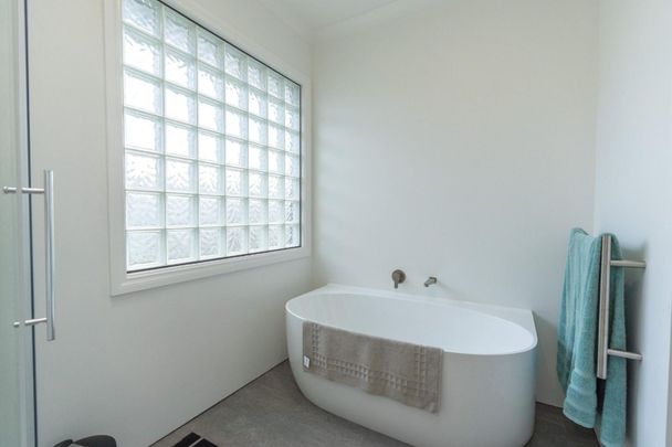 Stunning central family home - Photo 1