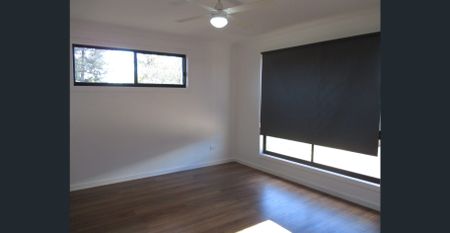 3 BEDROOM HOME CLOSE TO THE WATER!! - Photo 2